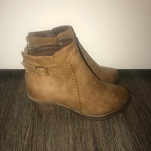 Chunky Heel Tan Ankle Booties 🍪